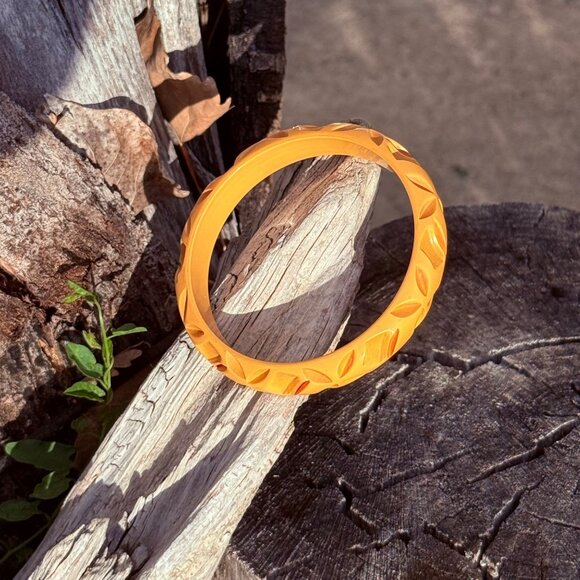Vintage Bakelite Carved Yellow Bangle Bracelet Retro Jewelry Classic Art Deco - Picture 5 of 11